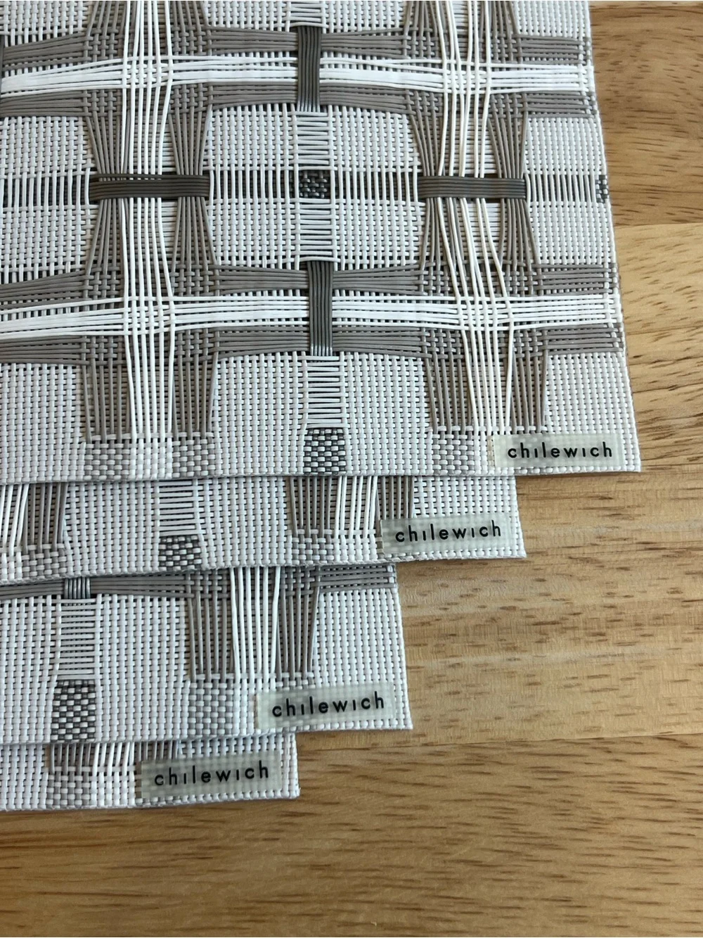 NWT Chilewich Hopscotch Placemats in Coconut - Set of 4